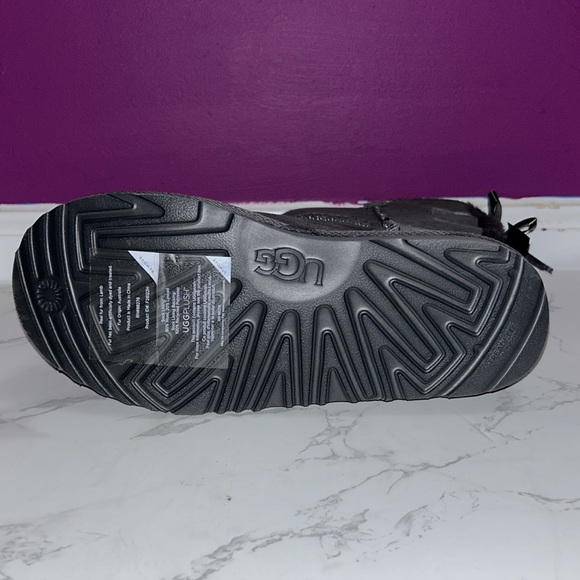 UGG Grey Bailey Bow ll - Picture 16 of 16